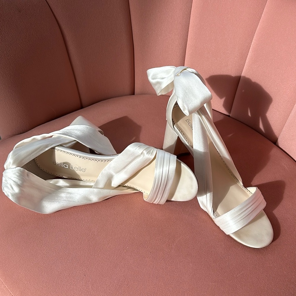 KELLY - open toe ivory ribbon block heels